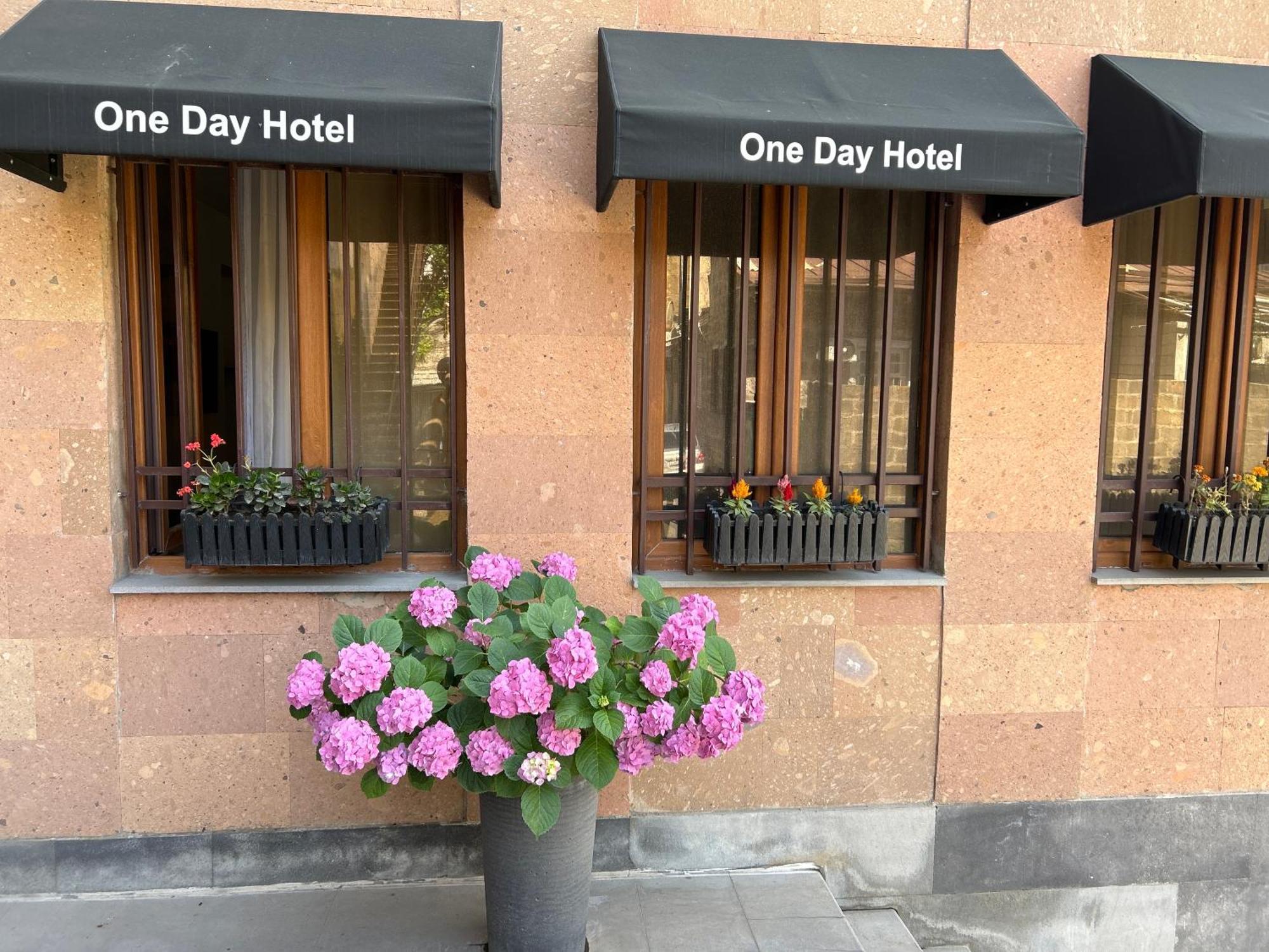 One Day Hotel Erevan Exterior foto